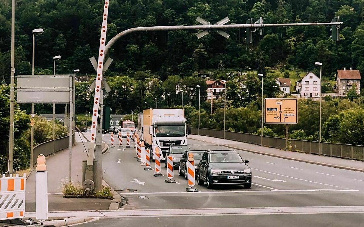 Eine Sperrung auf der Zellerbrücke sorgt für Stau Eine Sperrung auf der Zellerbrücke sorgt für Stau